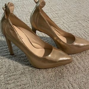Beautiful metallic Gold high heel pumps